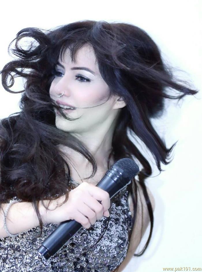 Rabi Peerzada -Pakistani Female Singer Celebrity