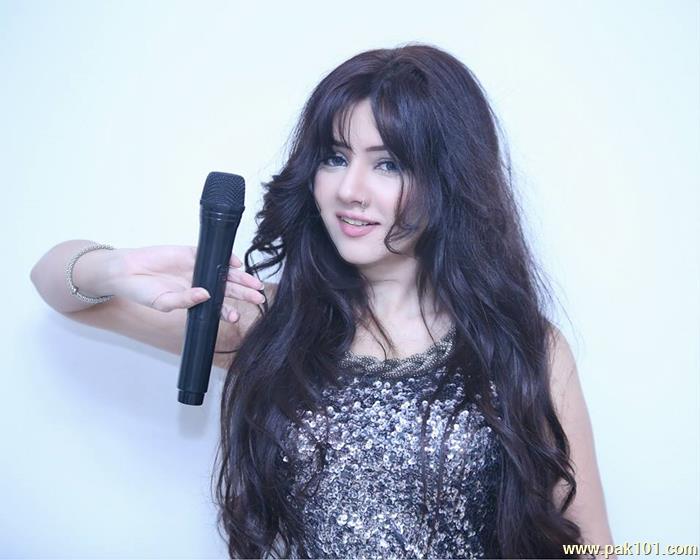 Rabi Peerzada -Pakistani Female Singer Celebrity