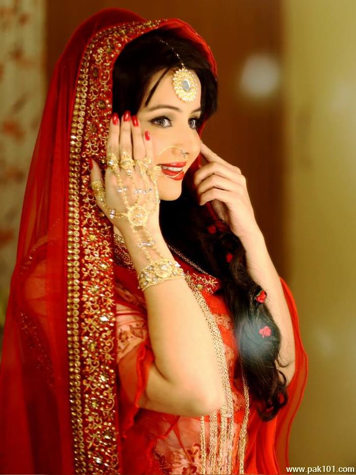 Rabi Peerzada -Pakistani Female Singer Celebrity