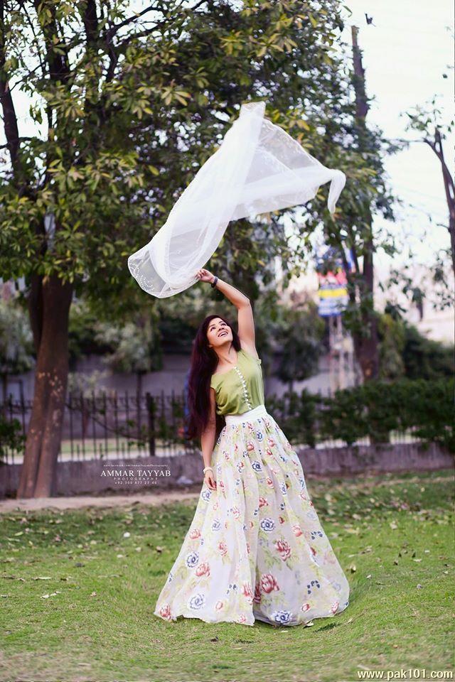 Rabi Peerzada -Pakistani Female Singer Celebrity