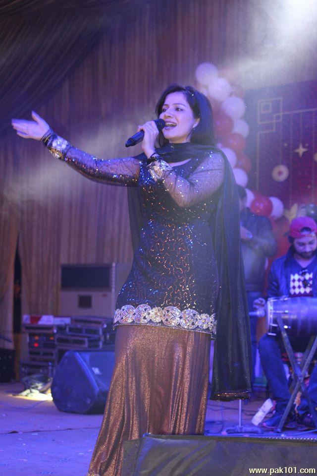 Rabi Peerzada -Pakistani Female Singer Celebrity