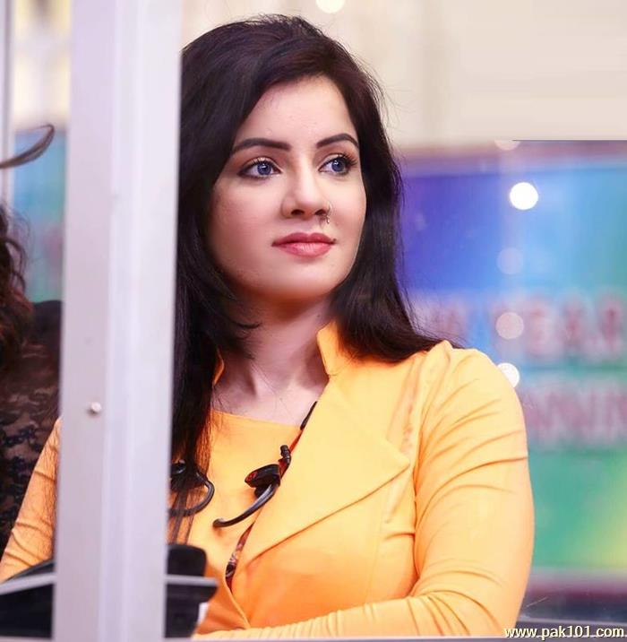 Rabi Peerzada -Pakistani Female Singer Celebrity