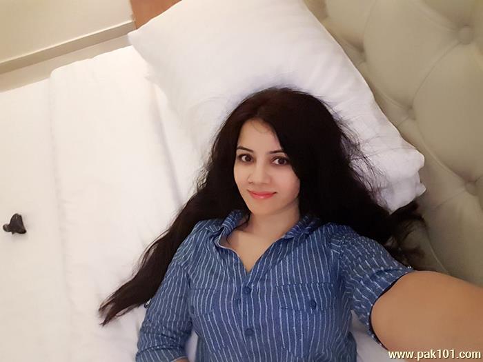 Rabi Peerzada -Pakistani Female Singer Celebrity