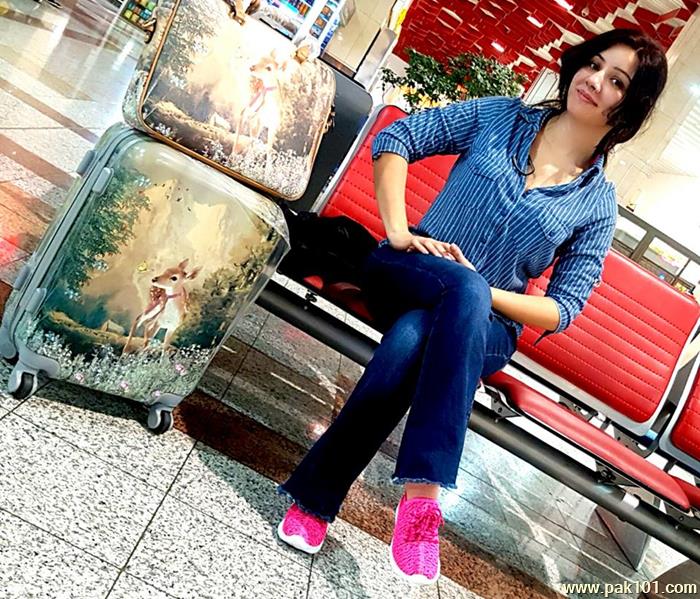 Rabi Peerzada -Pakistani Female Singer Celebrity