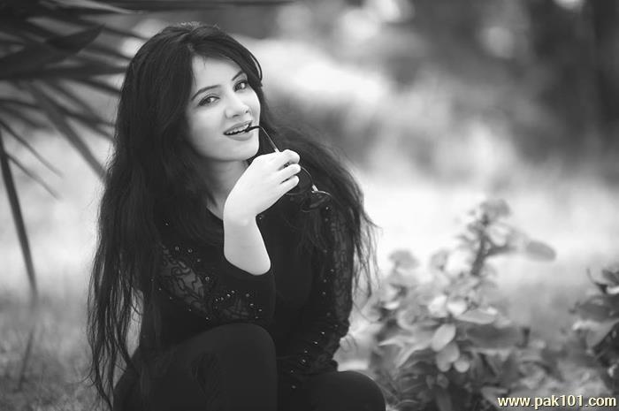 Rabi Peerzada -Pakistani Female Singer Celebrity