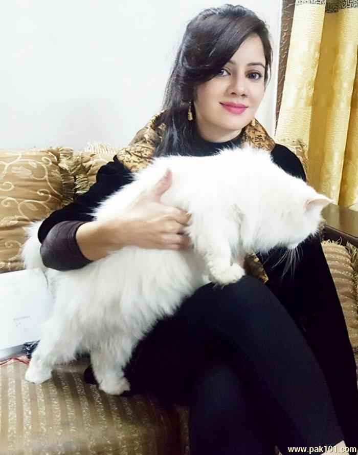 Rabi Peerzada -Pakistani Female Singer Celebrity