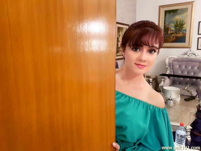 Rabi Peerzada -Pakistani Female Singer Celebrity