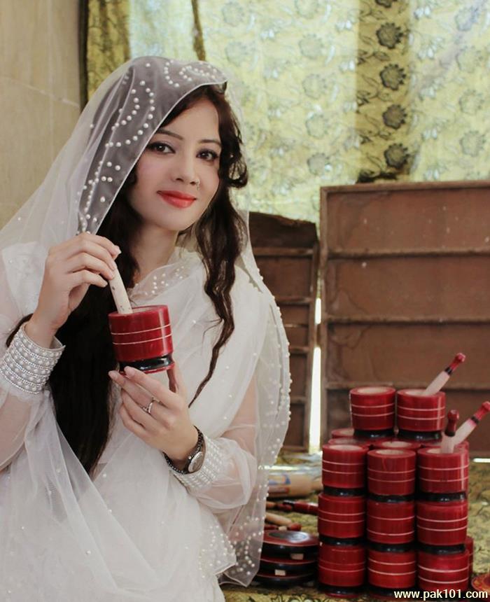 Rabi Peerzada -Pakistani Female Singer Celebrity