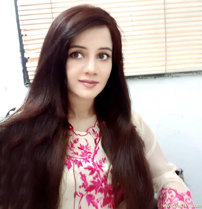Rabi Peerzada -Pakistani Female Singer Celebrity