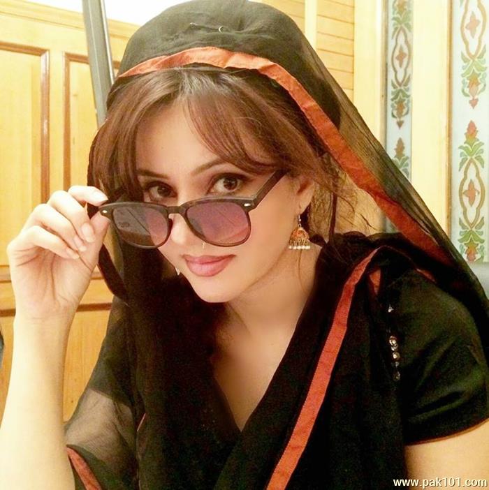 Rabi Peerzada -Pakistani Female Singer Celebrity