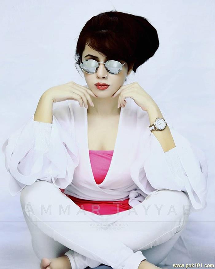 Rabi Peerzada -Pakistani Female Singer Celebrity