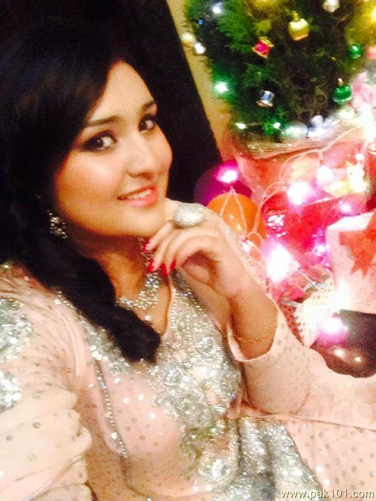 Sara Raza Khan -Pakistani Female Singer Celebrity