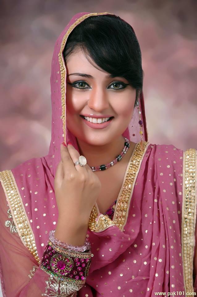 Sara Raza Khan -Pakistani Female Singer Celebrity
