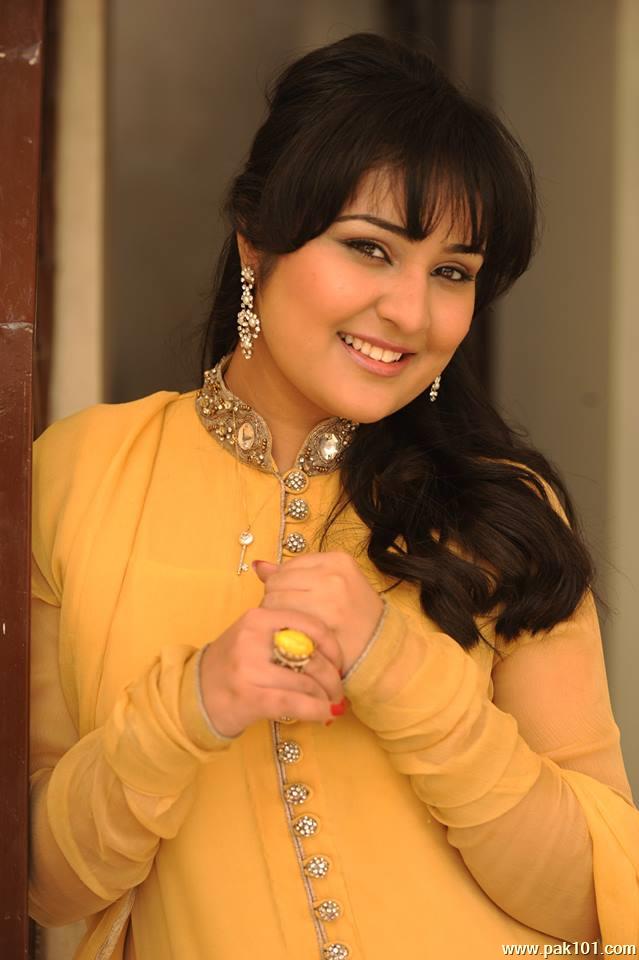 Sara Raza Khan -Pakistani Female Singer Celebrity