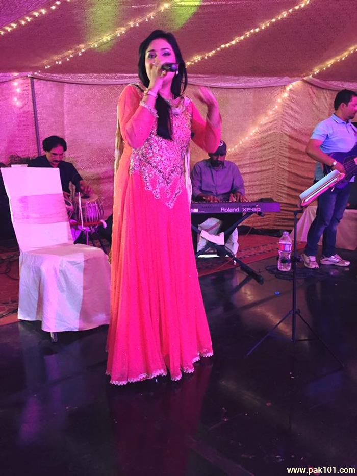 Sara Raza Khan -Pakistani Female Singer Celebrity