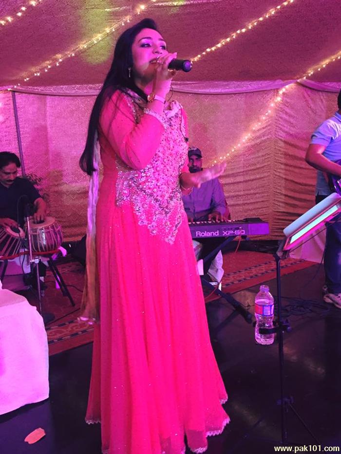 Sara Raza Khan -Pakistani Female Singer Celebrity