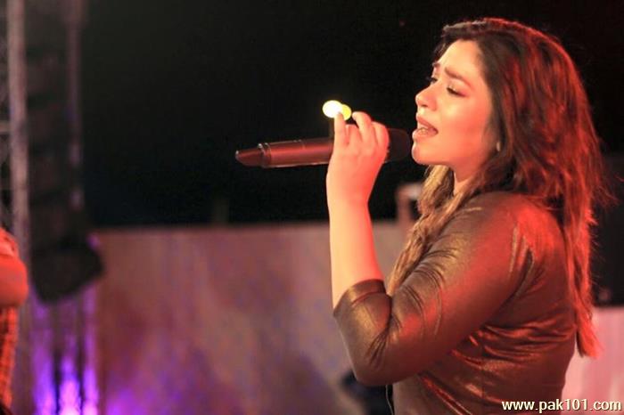 Komal Rizvi -Pakistani Female Singer Celebrity