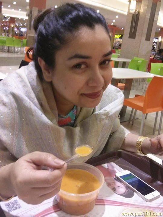 Komal Rizvi -Pakistani Female Singer Celebrity