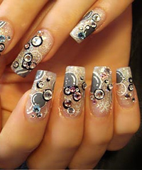Creative Nail Art Beautifies Hands