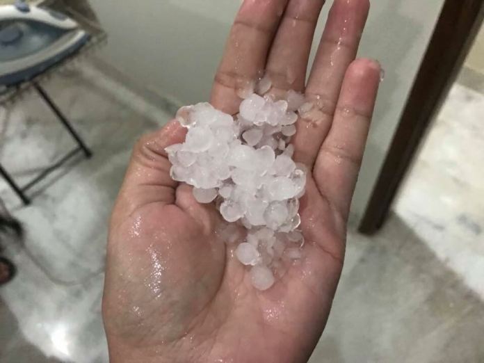 Hailstorm & Rain Lash Parts of Karachi