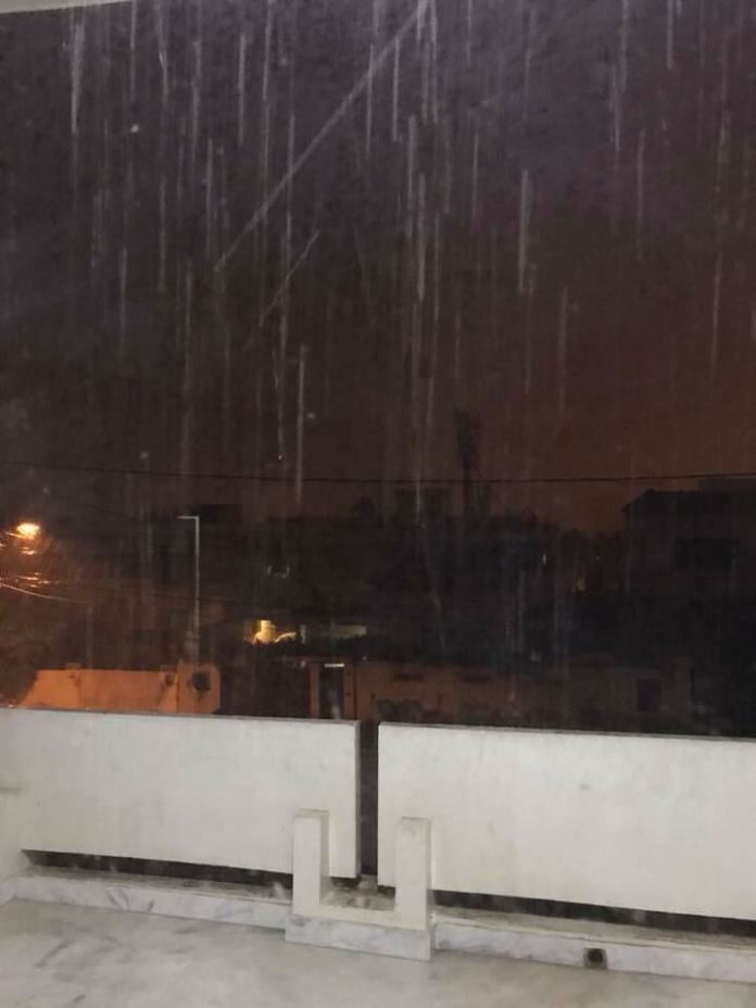 Hailstorm & Rain Lash Parts of Karachi