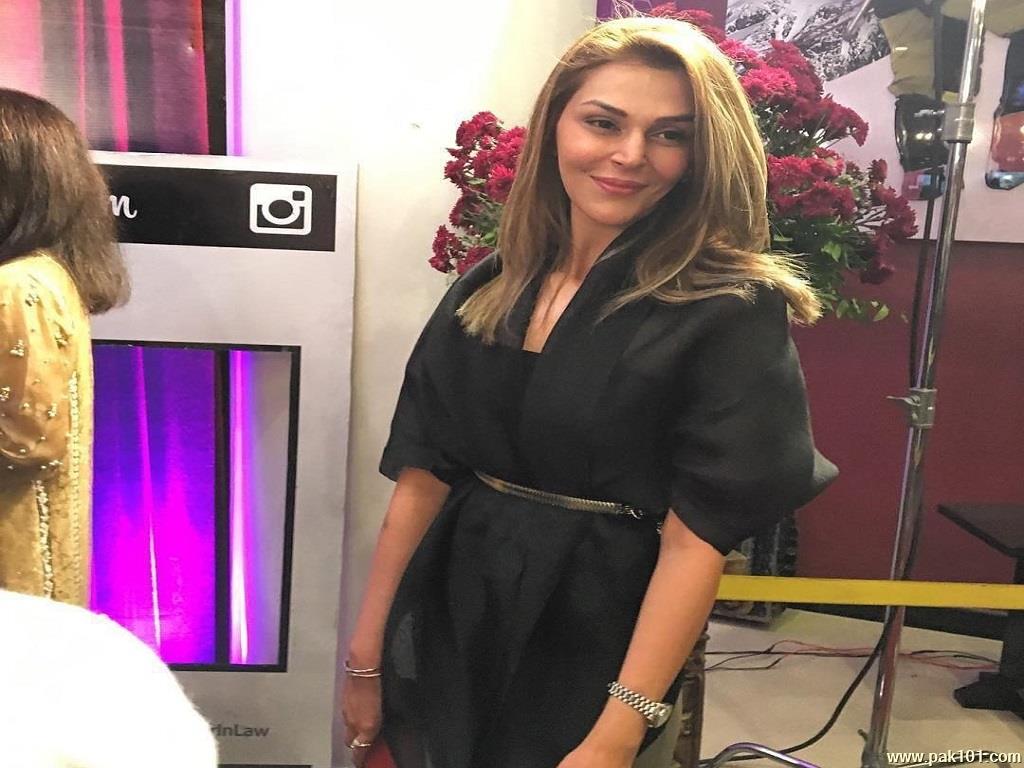 Sana Bucha Wallpaper