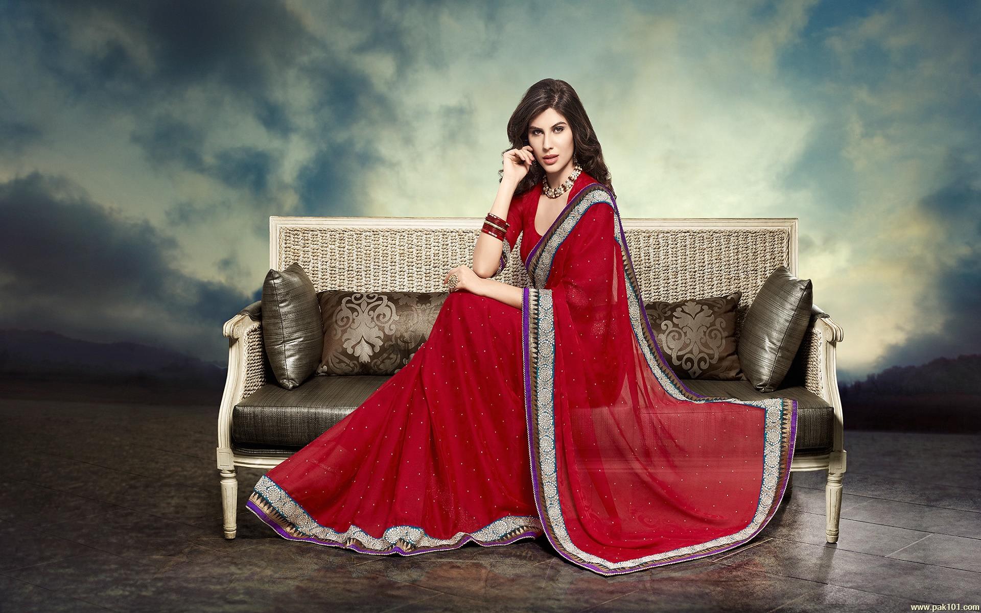 Naaz Norouzi Wallpaper